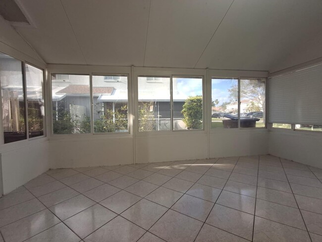 Building Photo - 4723 SW 14th St