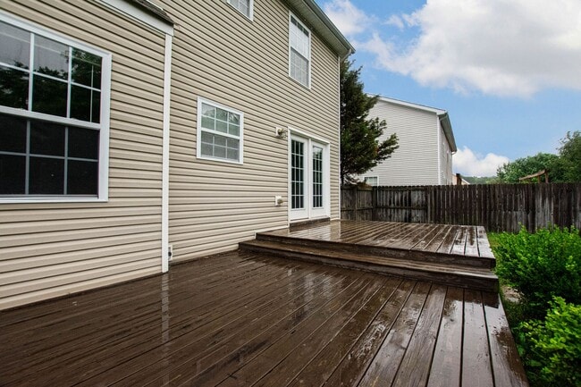 Building Photo - Pet Friendly Three Bedroom!