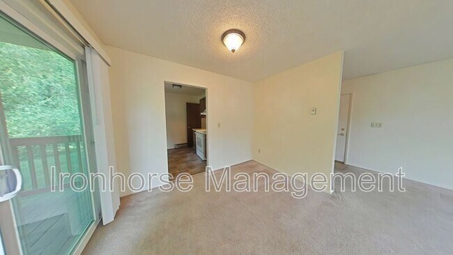 Building Photo - 515 S 15th Ave