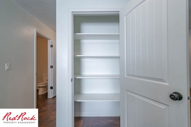 Building Photo - 3 Bedroom Townhome in Prime St. George Location