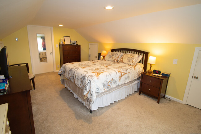 Building Photo - 65 Myano Ln