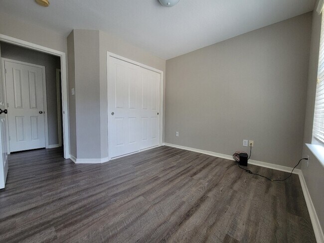 Building Photo - 77 Woodlily Pl