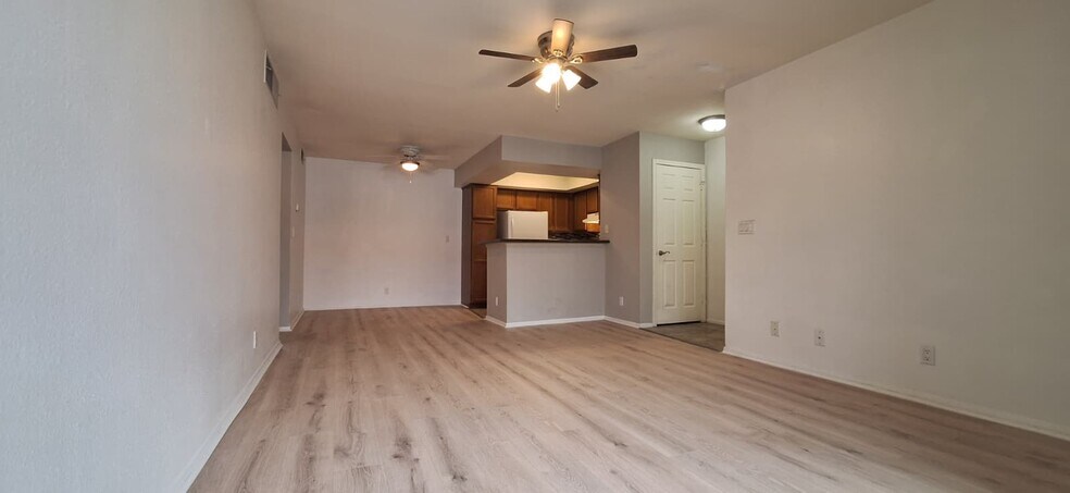 Building Photo - 1455 E Katie Ave