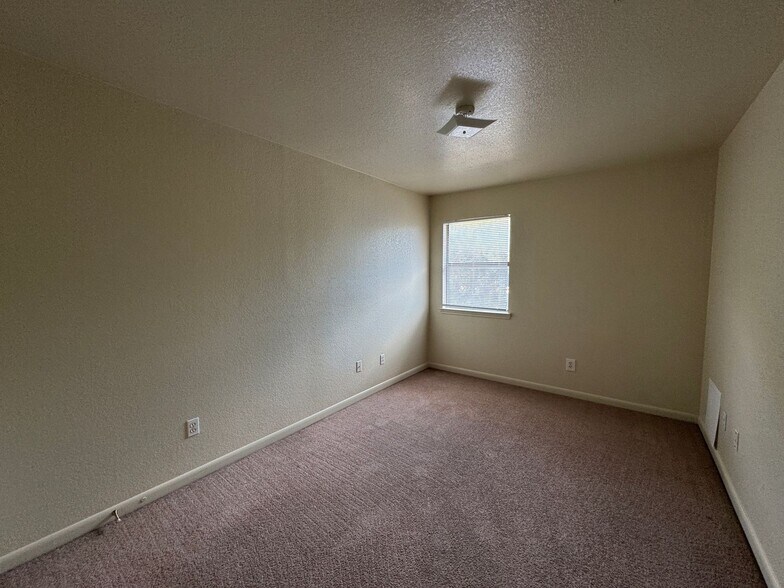 Building Photo - 1106 Lansberry Ct