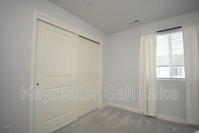 Building Photo - 2964 S 2500 W St