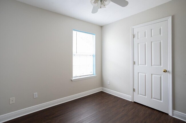 Building Photo - 3569 Chatelaine Dr