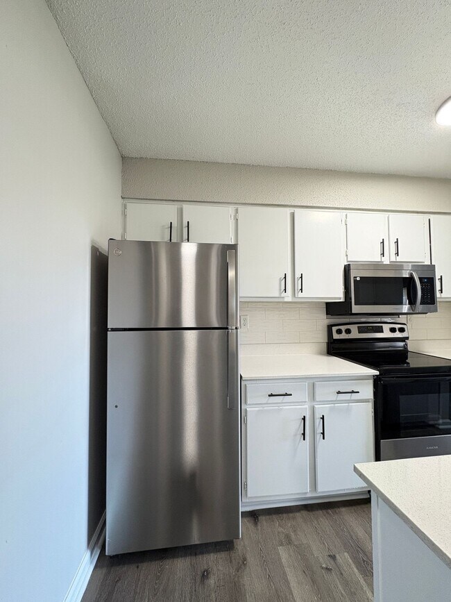 Building Photo - Bellagio West Living I