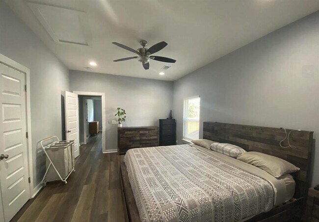 Building Photo - 1106 W Gregory St