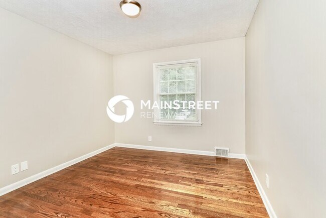 Building Photo - 4 Bedroom Pet-Friendly Home in Louisville,...