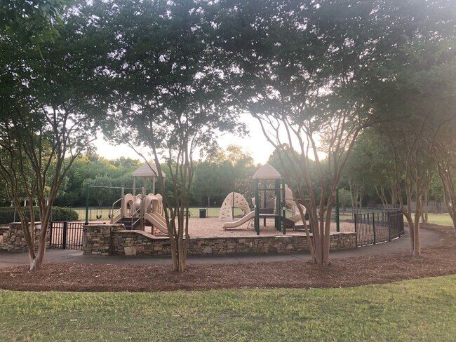 Building Photo - 741 Evanwood Dr