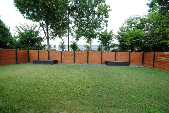 Building Photo - 5824 Grace Ln