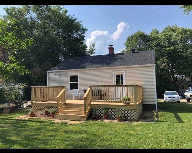 Building Photo - 6015 Glenway Dr
