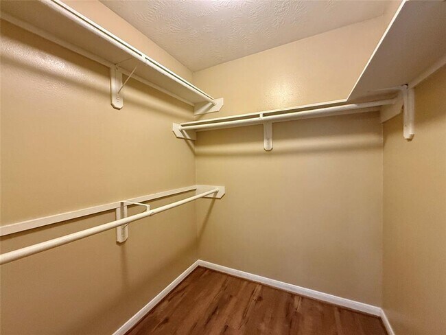 Building Photo - 11115 Creekline Green Ct