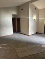 Building Photo - 1618 Maxen Dr