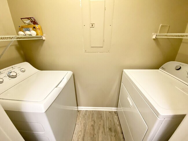 Building Photo - First Floor, One Bedroom Condo at the Reserve at Woodbridge.