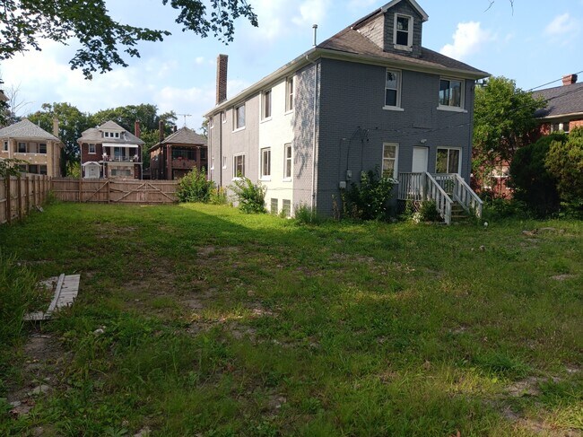 15,000 sq ft of fenced-in backyard - 1975 Gladstone St