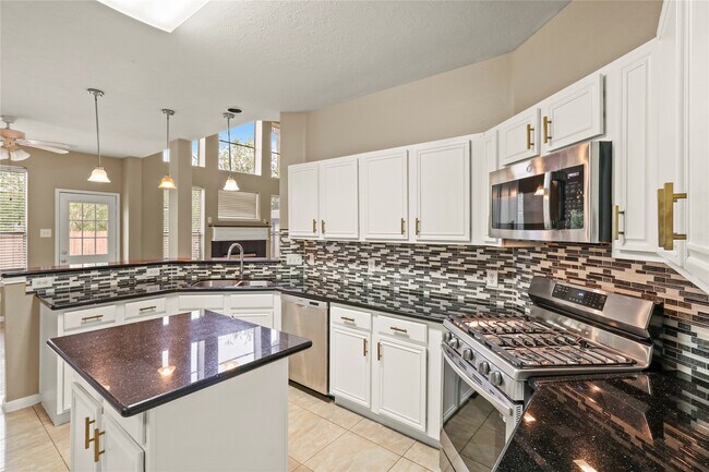 Building Photo - 10807 Oak Bayou Ln