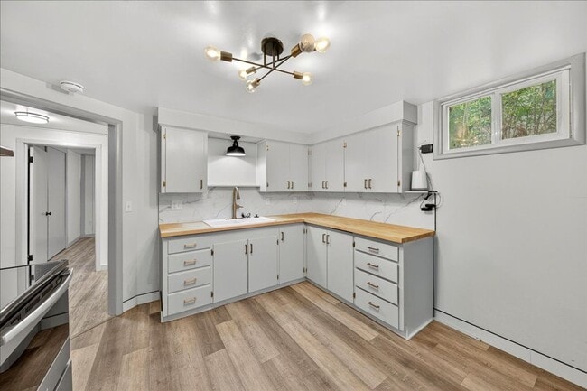 Building Photo - 27th St. 501/503