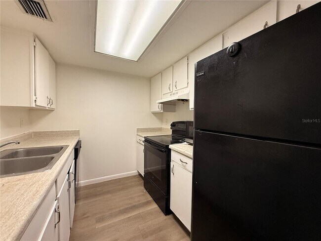 Building Photo - 920 N Lake Destiny Rd