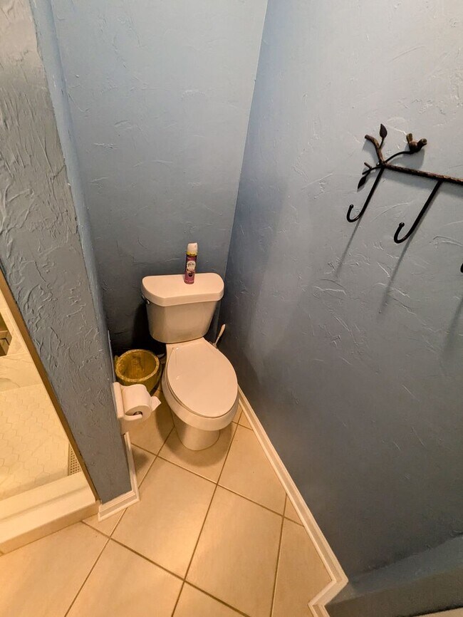 Building Photo - Annual turnkey furnished or short term 2/ ...