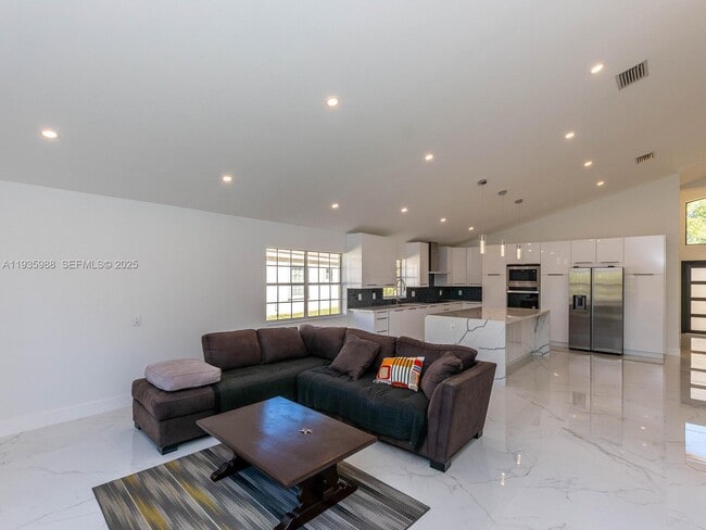 Building Photo - 381 Cameron Dr