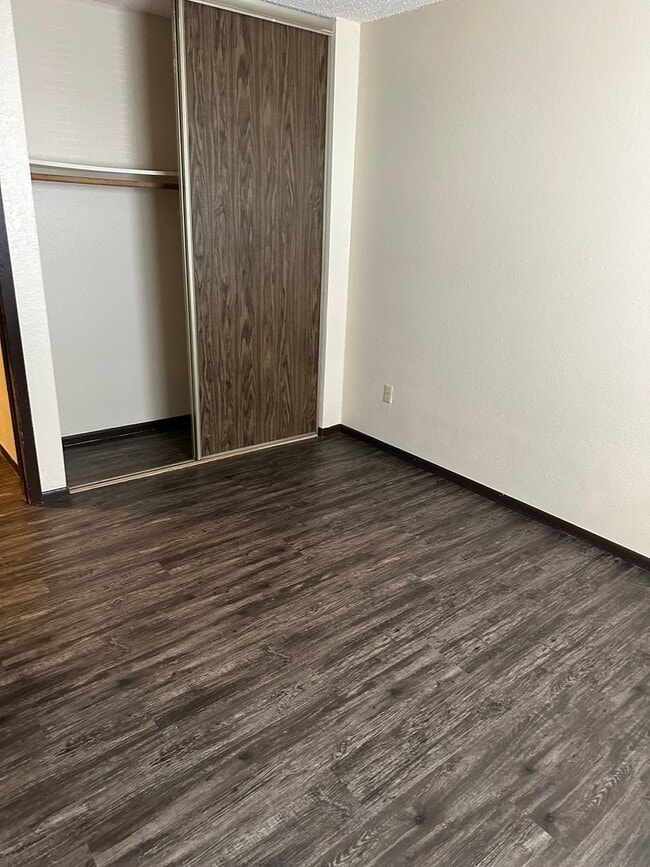 Building Photo - One Bedroom with Walk Out Patio
