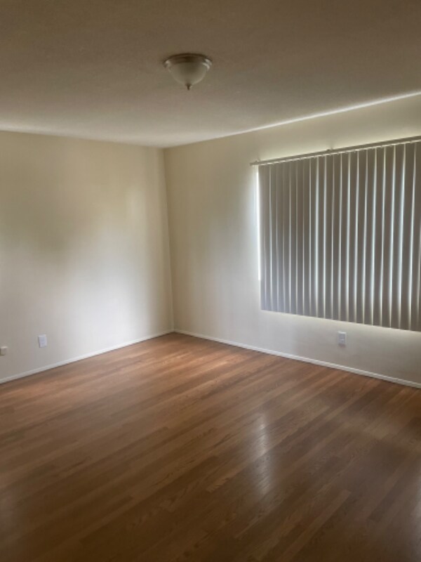 Building Photo - 918 W Huntington Dr