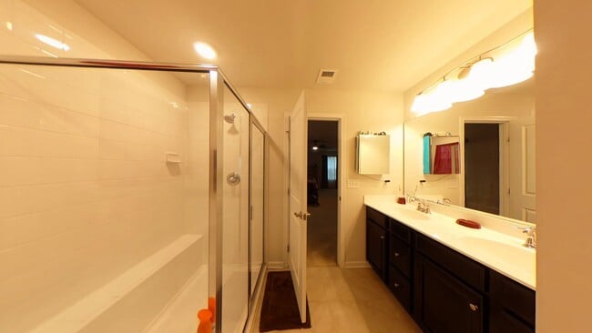 Building Photo - Large Single Home in The Woodlands On Fish...