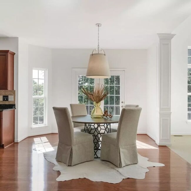 Building Photo - Executive 5BR / 4.5BA Rental In Bellevue