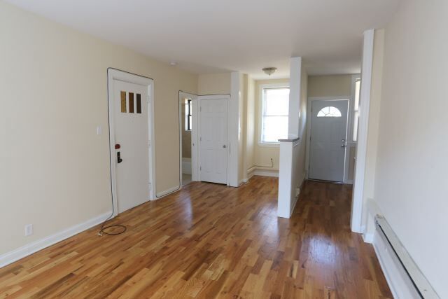 Building Photo - 4329 N Wolcott Ave