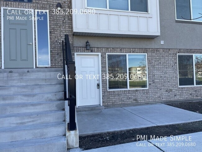 Building Photo - Move In Special! $300 First Months Rent!