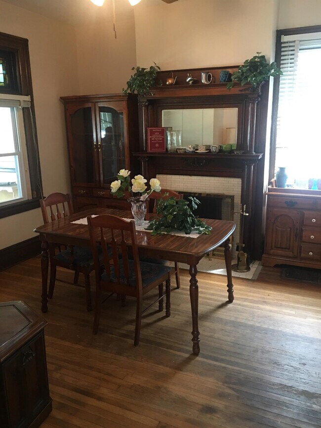 Building Photo - 2949 Zephyr Ave