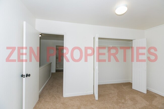 Building Photo - 1379 Hunakai St