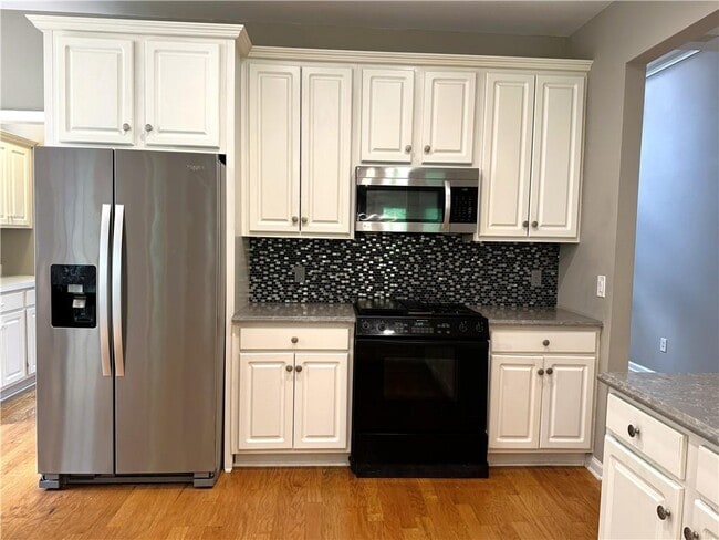 Building Photo - 2046 Beaumont Ln