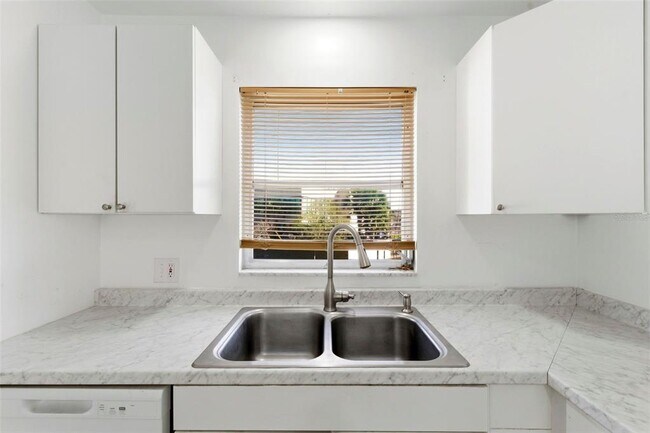 Building Photo - 8950 Park Blvd