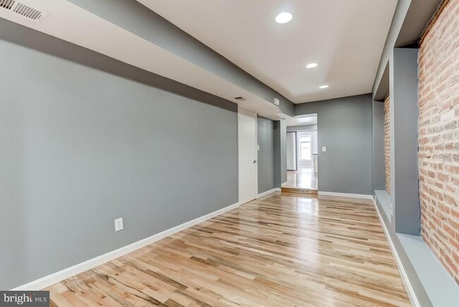 Building Photo - 1049 S Charles St