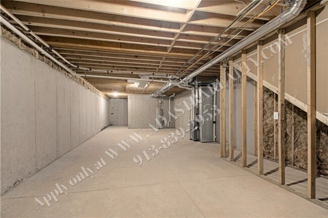 Building Photo - Brand New Townhome 3 Bed 2.5 Bath in Olath...