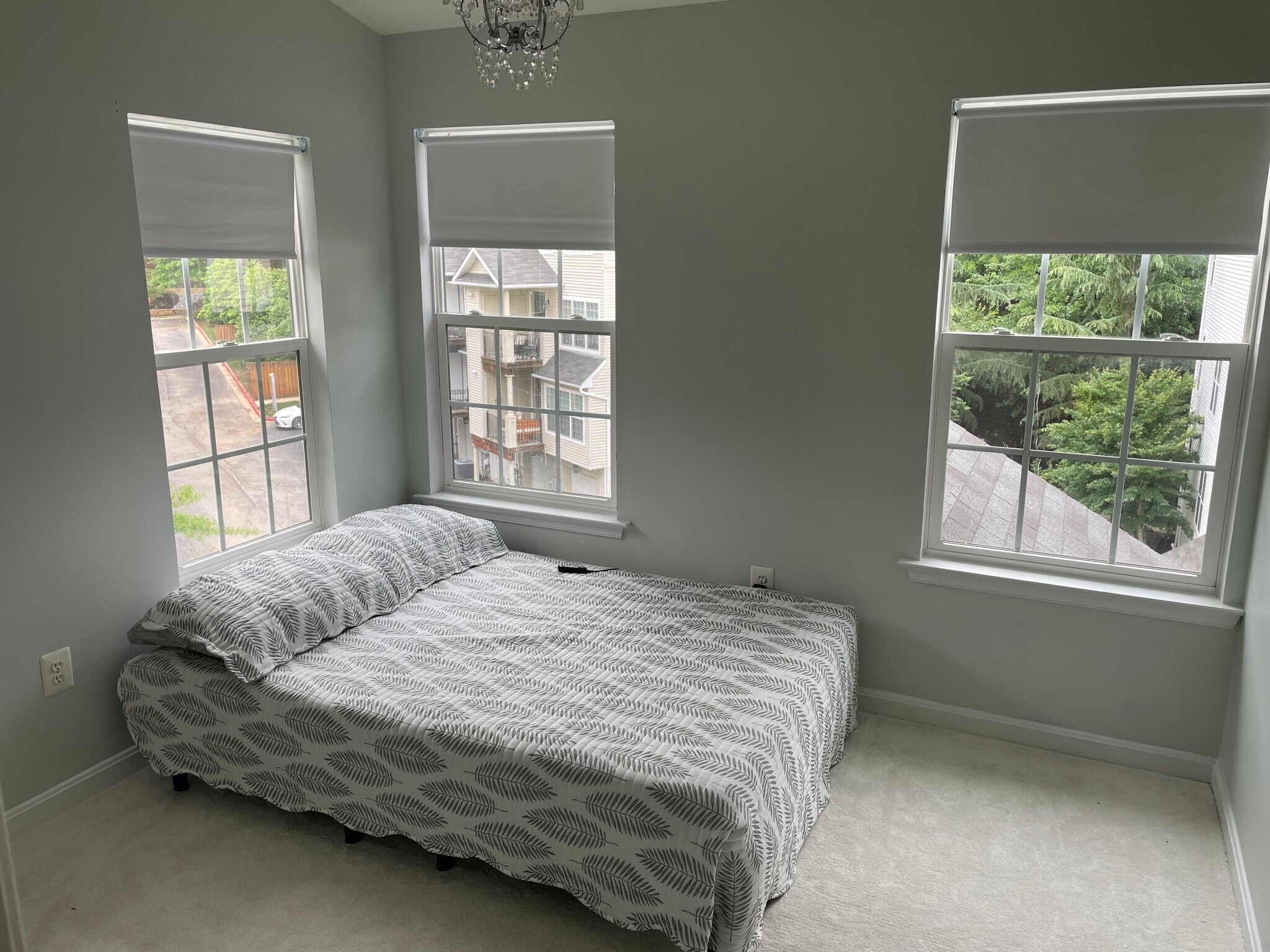 Building Photo - 2147 Hideaway Ct