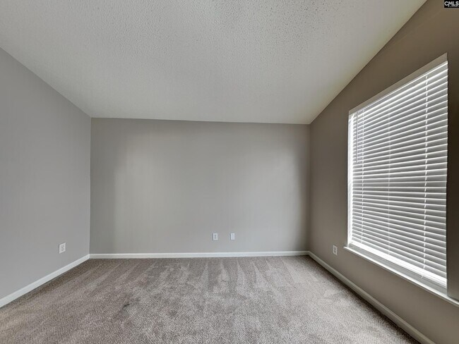 Building Photo - 149 Fox Grove Cir