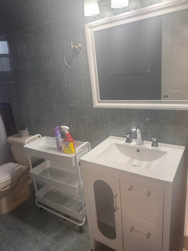 Building Photo - 3335 W 8th Ave