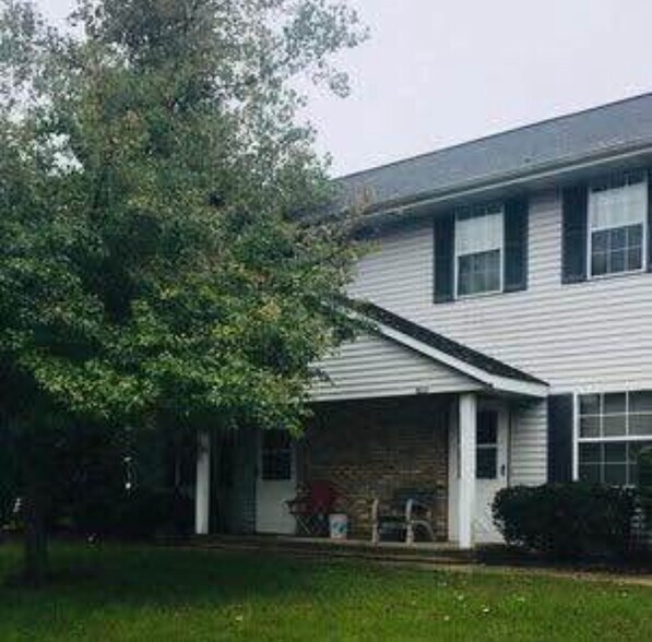 Building Photo - 425 E Monroe Ave