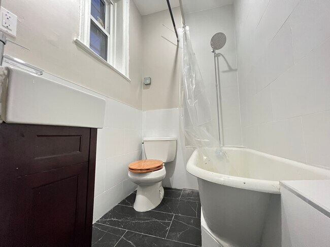 293 Griffith St 9 - 295 Griffith St