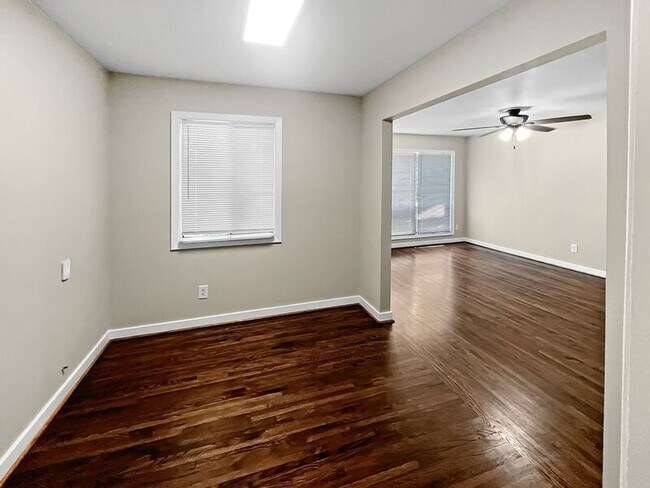 Building Photo - 244 E Haven Dr