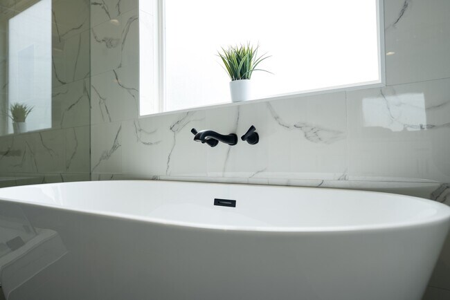 Building Photo - 3818 Lynnfield St