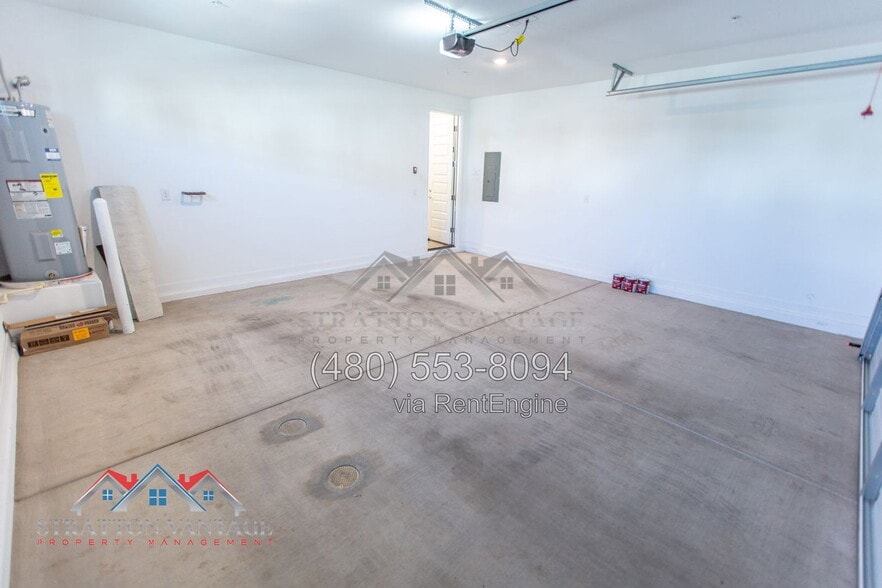 Building Photo - 4029 E Amoroso Dr