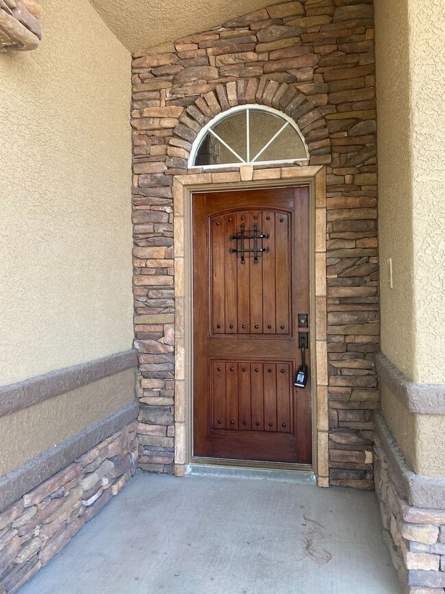 Building Photo - Single Story 4 Bedroom on 1/2 Acre Lot w/ Pool & Spa!