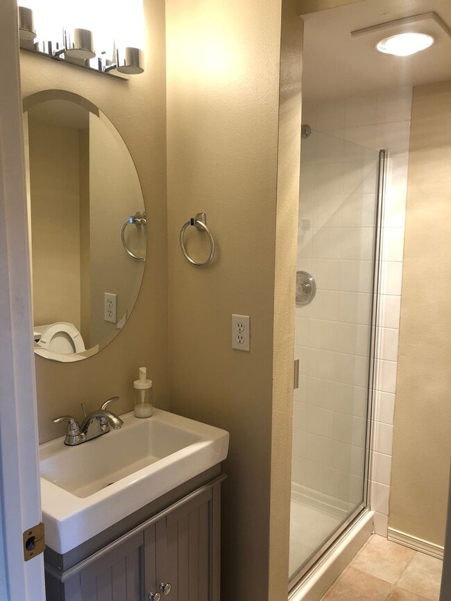 Building Photo - 3Bd/3Ba Seattle Townhouse
