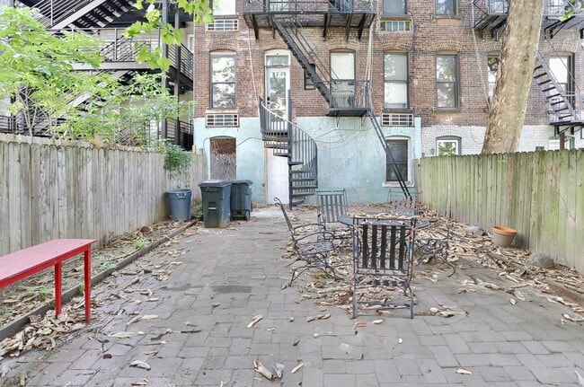 Building Photo - 308 Madison St