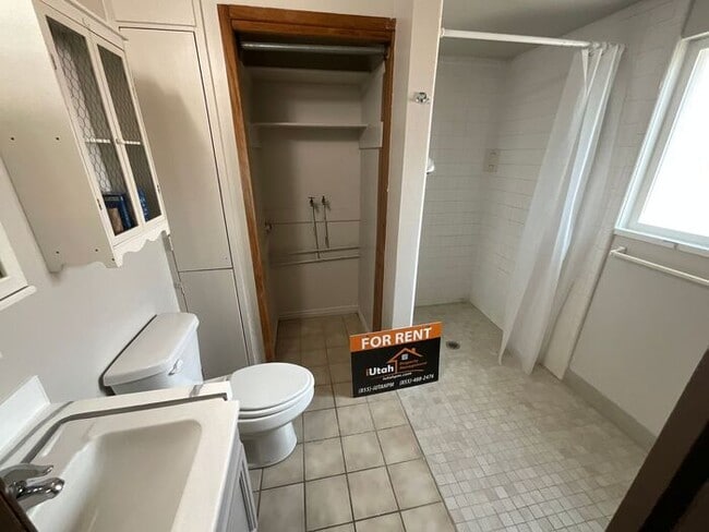 Building Photo - 1 bedroom 1 bath- Home All utilities included. Pet Friendly!