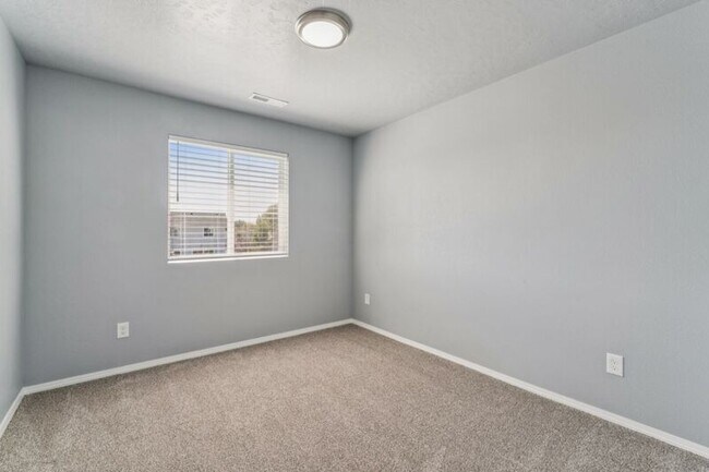 Building Photo - 1367 Placerville Ct